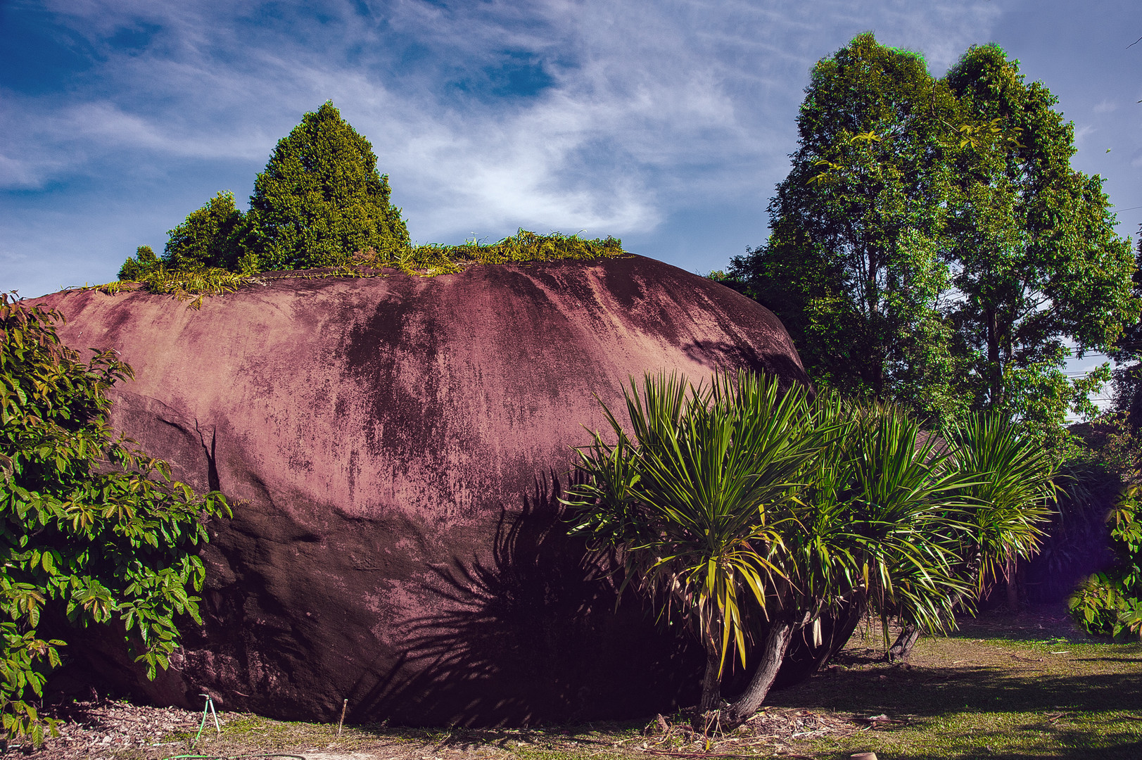 A giant boulder in Kaeng Ahong