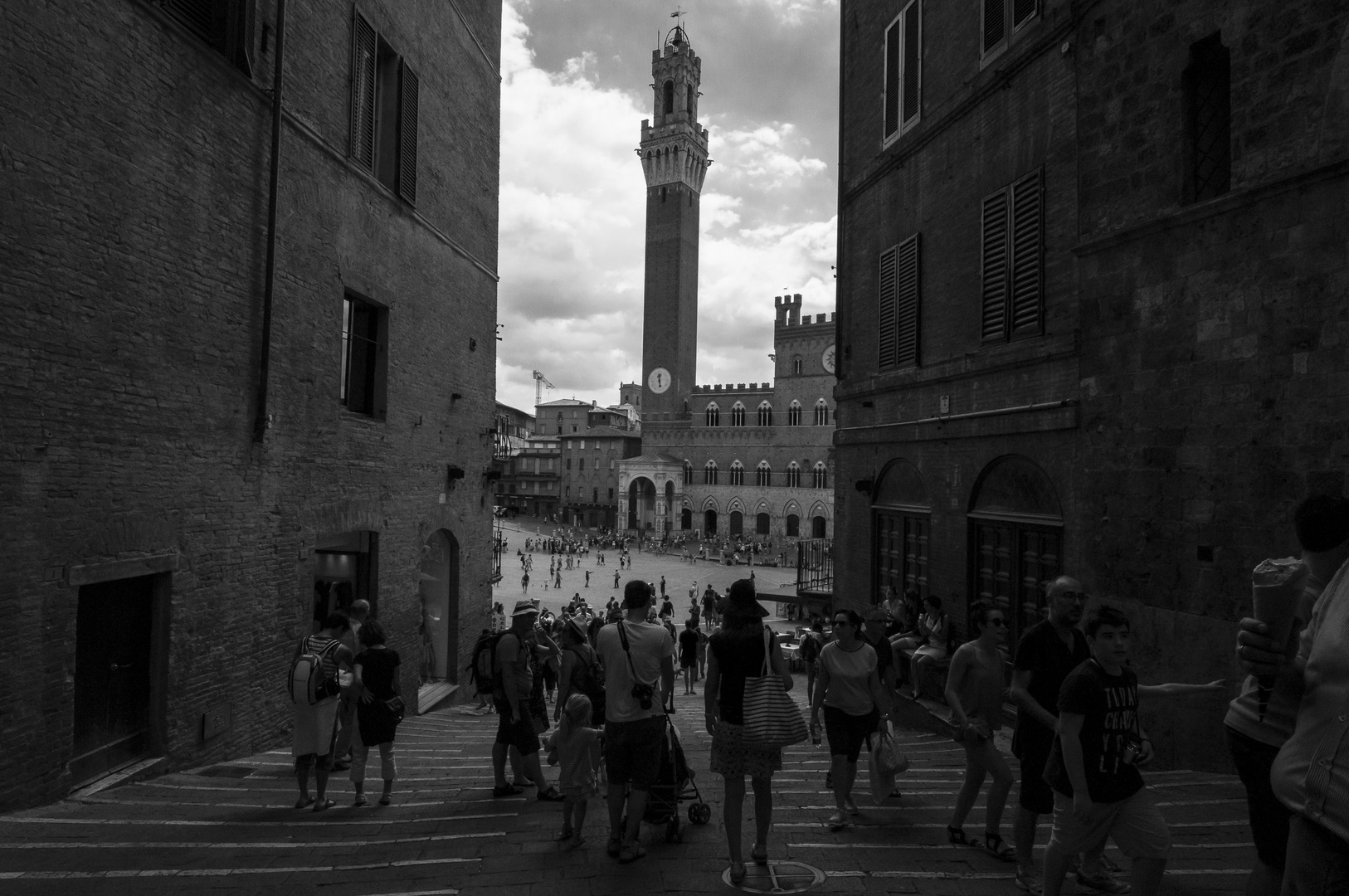 a glance at the Piazza del Campo