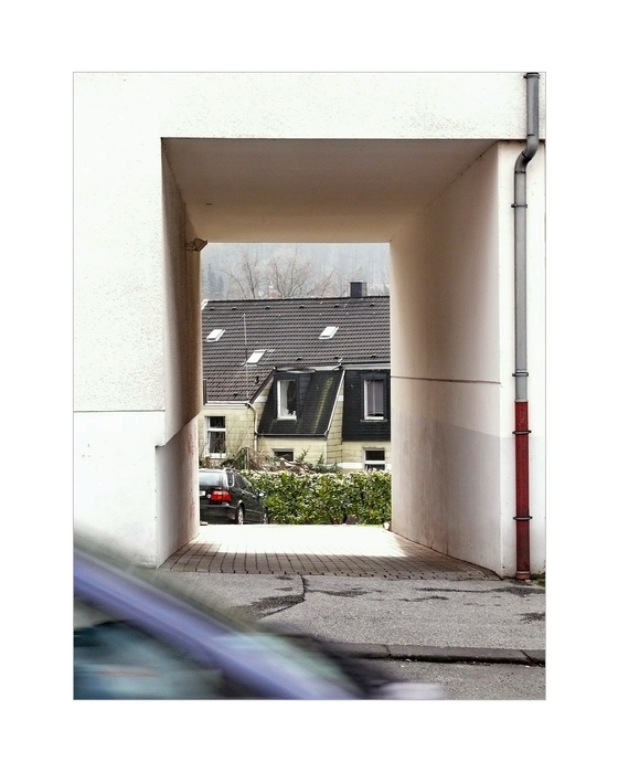 ... a glimpse from the street into the Hinterhof (some just walk by without noticing) 01