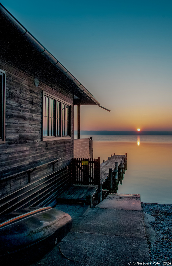 A gorgeous winter day comes to an end - Sunset on Lake Ammersee last night