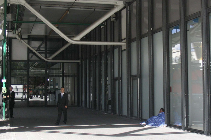 a homeless girl at the Centre Pompidou