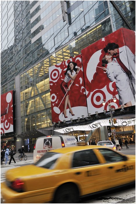 A kiss at Times Square