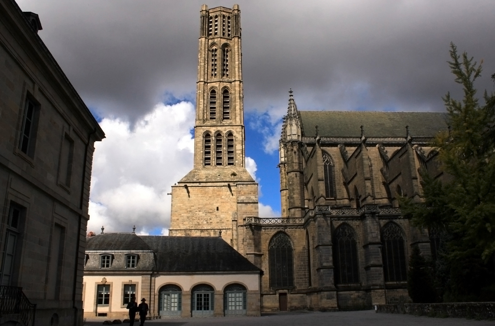 à L Ombre de St Etienne.........