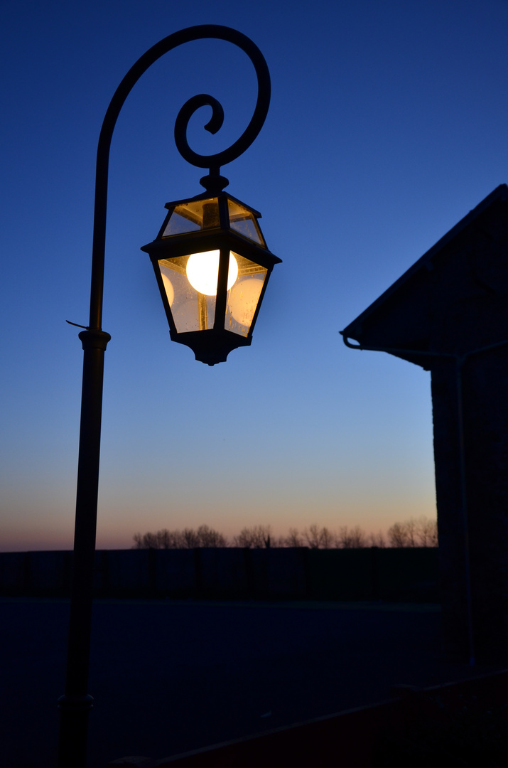 A La Tombée De La Nuit