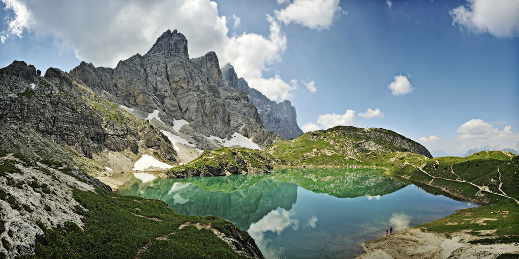 A lake in the sky