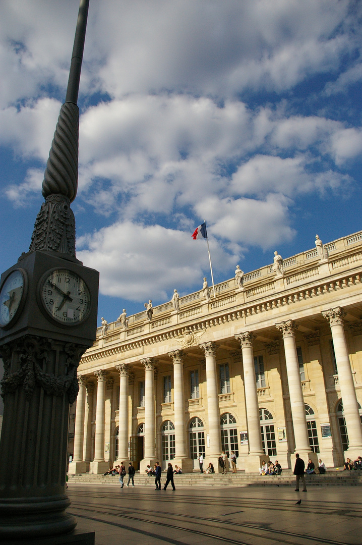 à l'heure du grand Palais Bordeaux