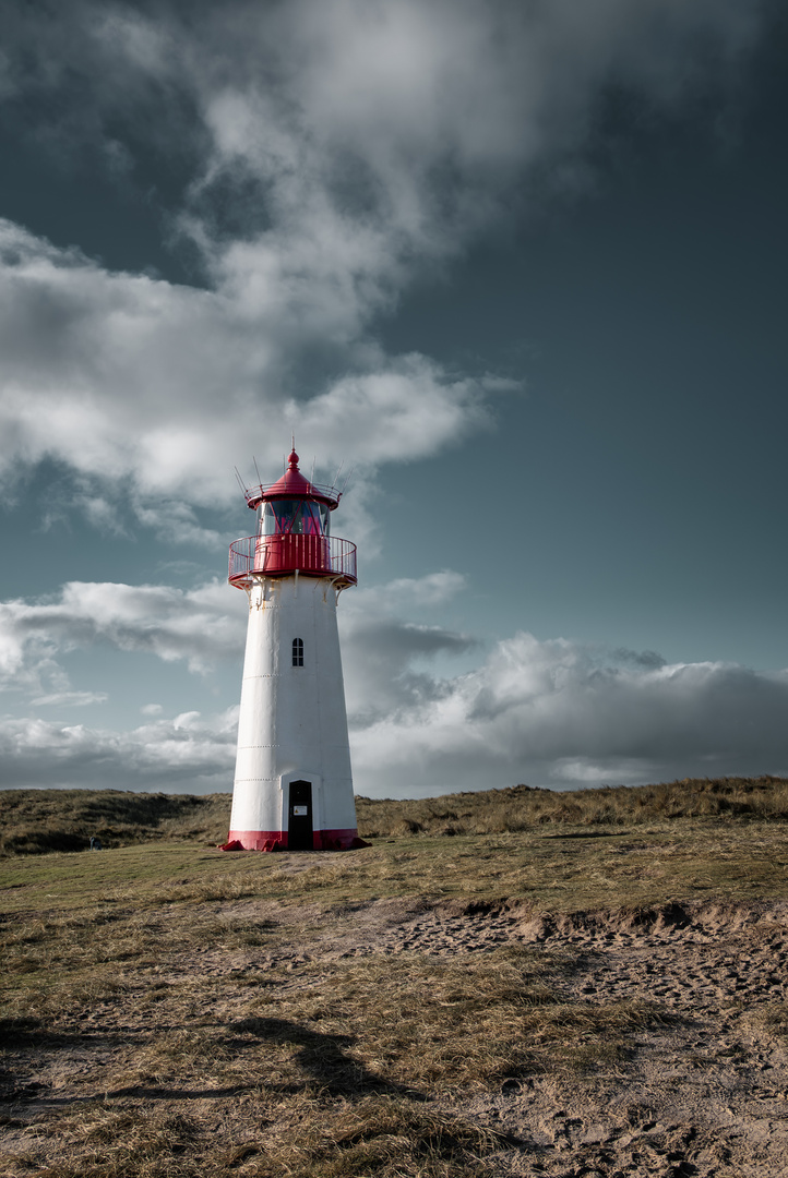 ... a lighthouse has many views ...