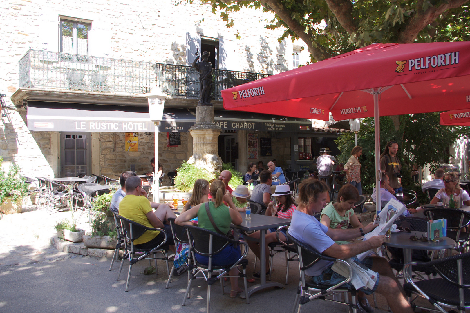 A l'ombre des parasols ....