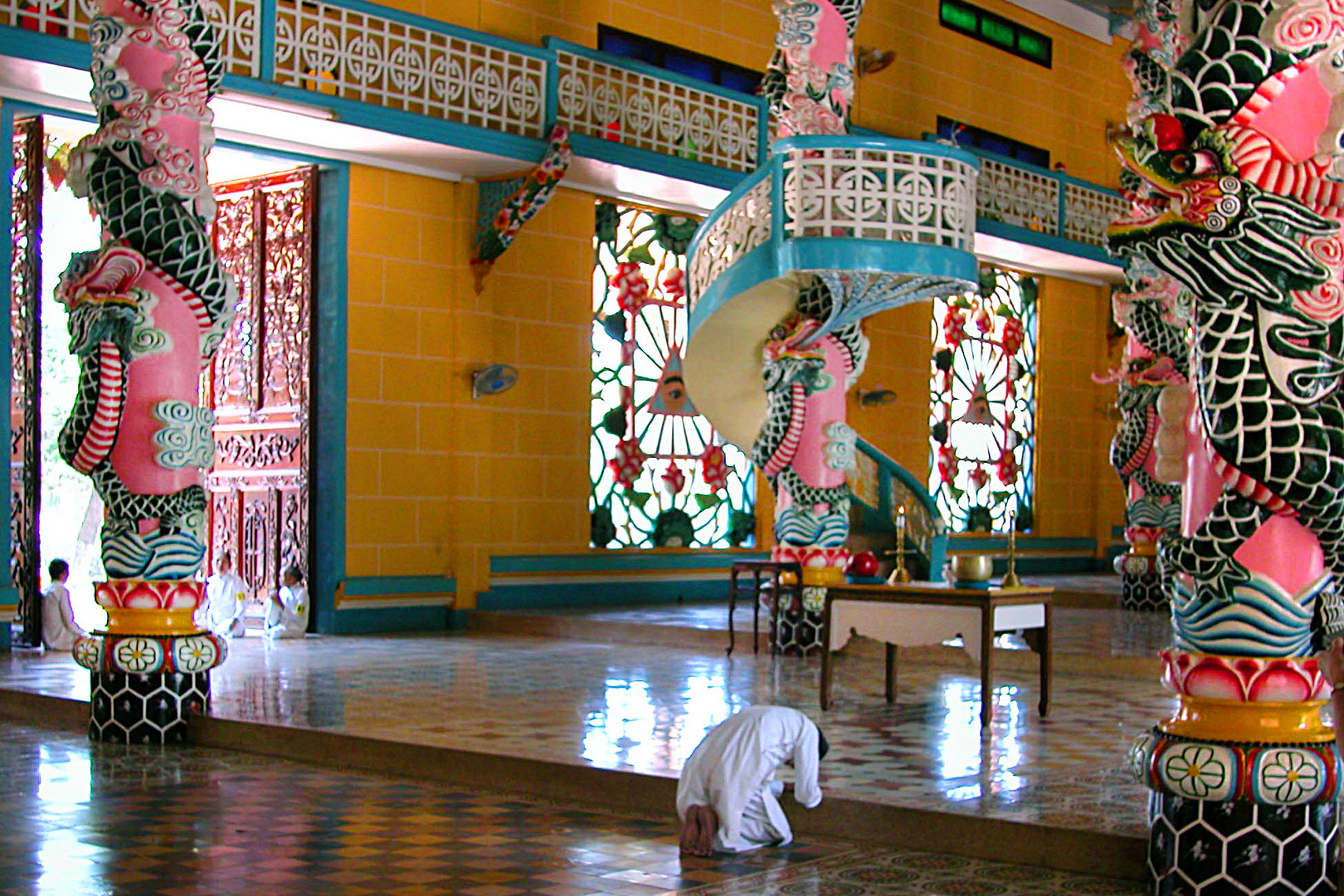 A lonely prayer in the Holy See hall