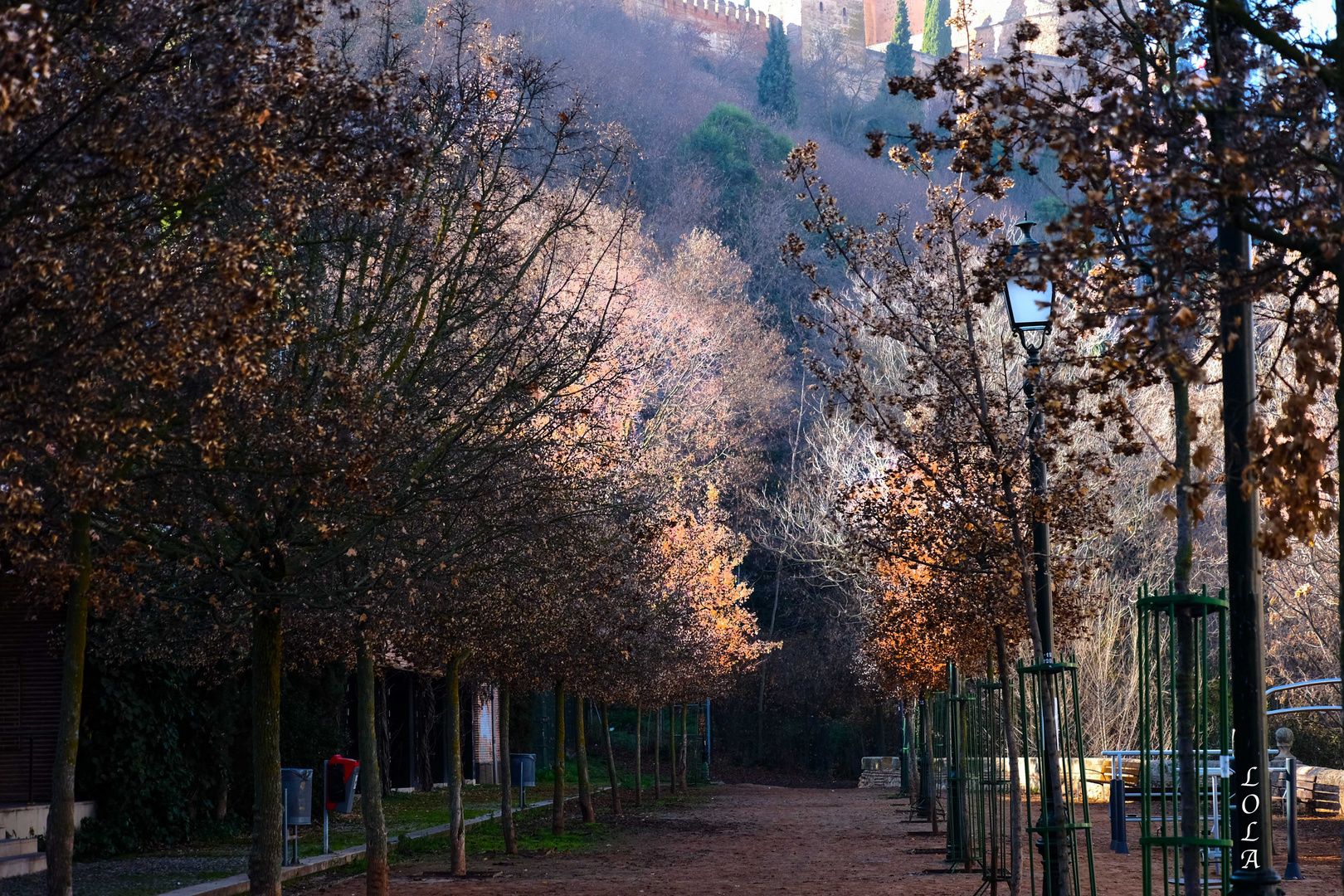 A LOS PIES DE LA ALHAMBRA