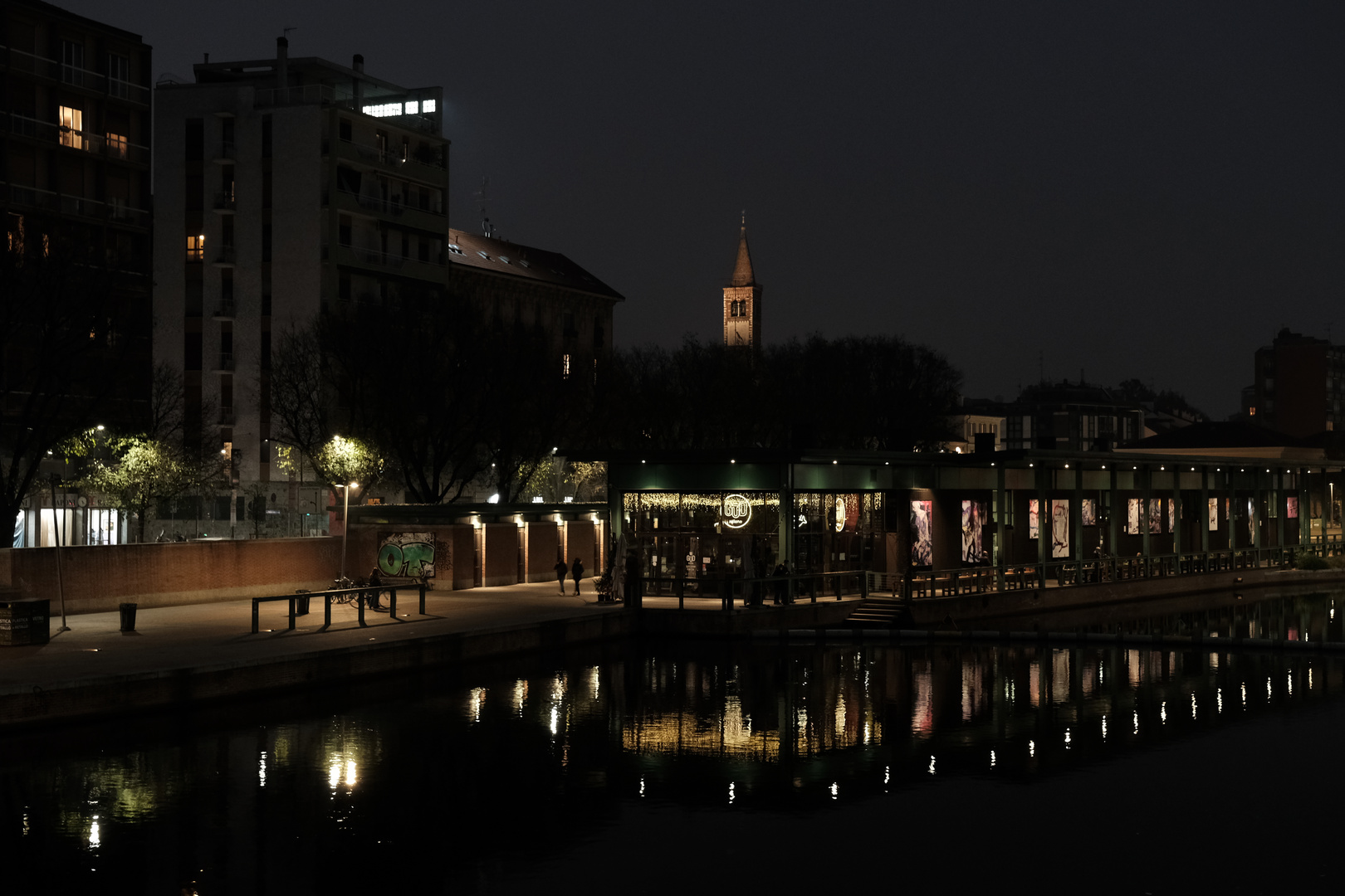 A Milano, la Darsena col campanile di Sant'Eustorgio