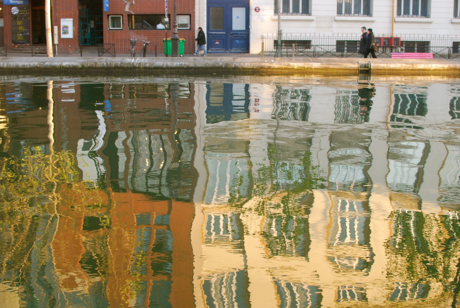 à quai