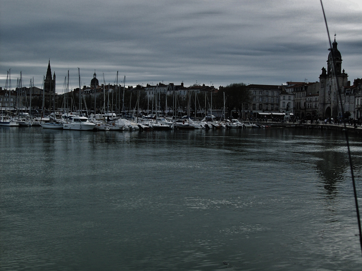 à quai un moment encore