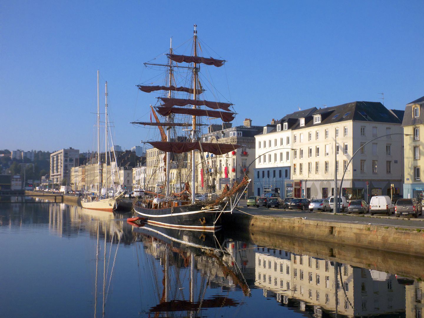 A quai voiles carguées02