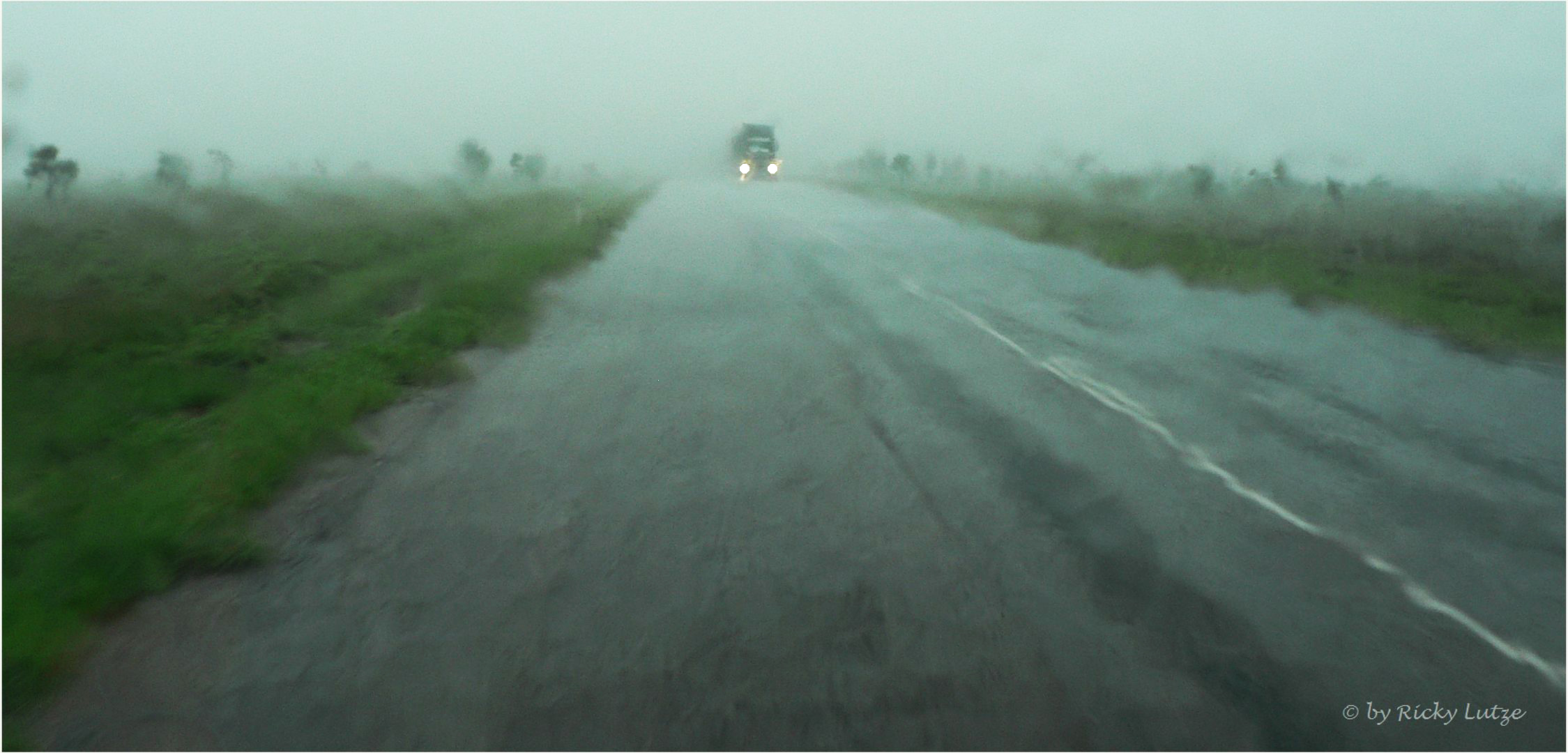 * A rainy Flinders Hwy / Hughenden to Richmond *