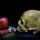 A skull and an apple