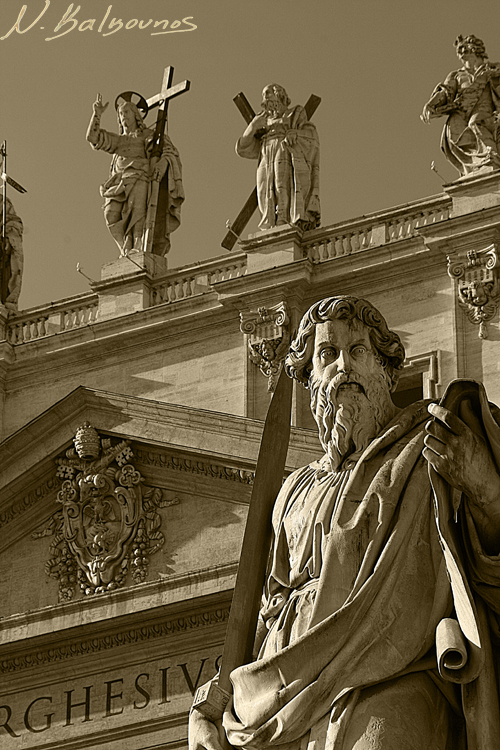A statue at Piazza di San Pietro-Vaticy City