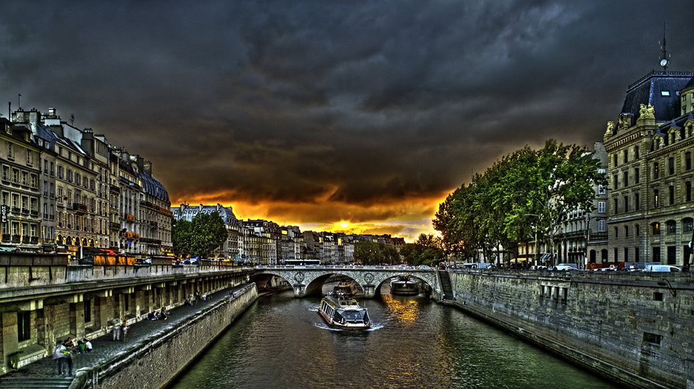 A sunset in Paris