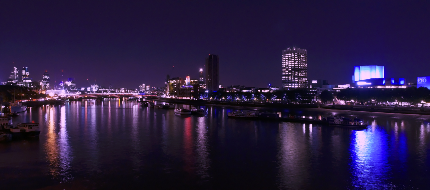 A touch of blue - London@ Night, bei Nacht in HDR, Panorama