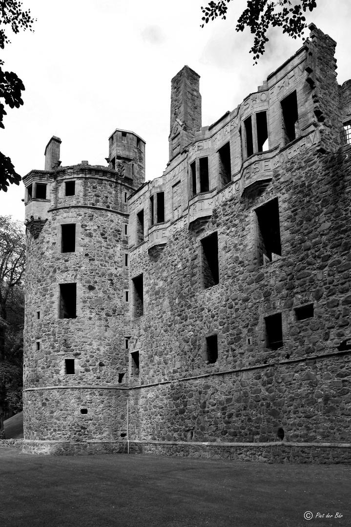 a touch of SCOTLAND - Huntly Castle II