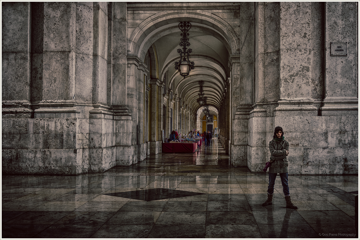 A Tourist and Corridor, Lisbon 2014