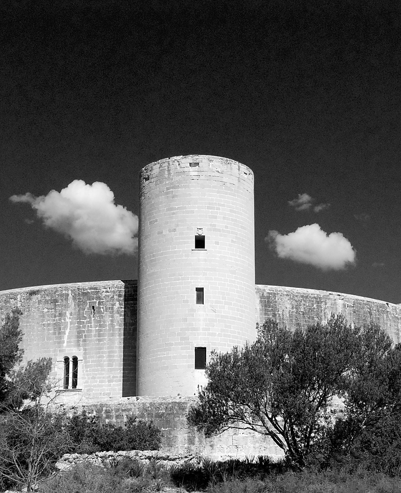 a tower in the mauer........