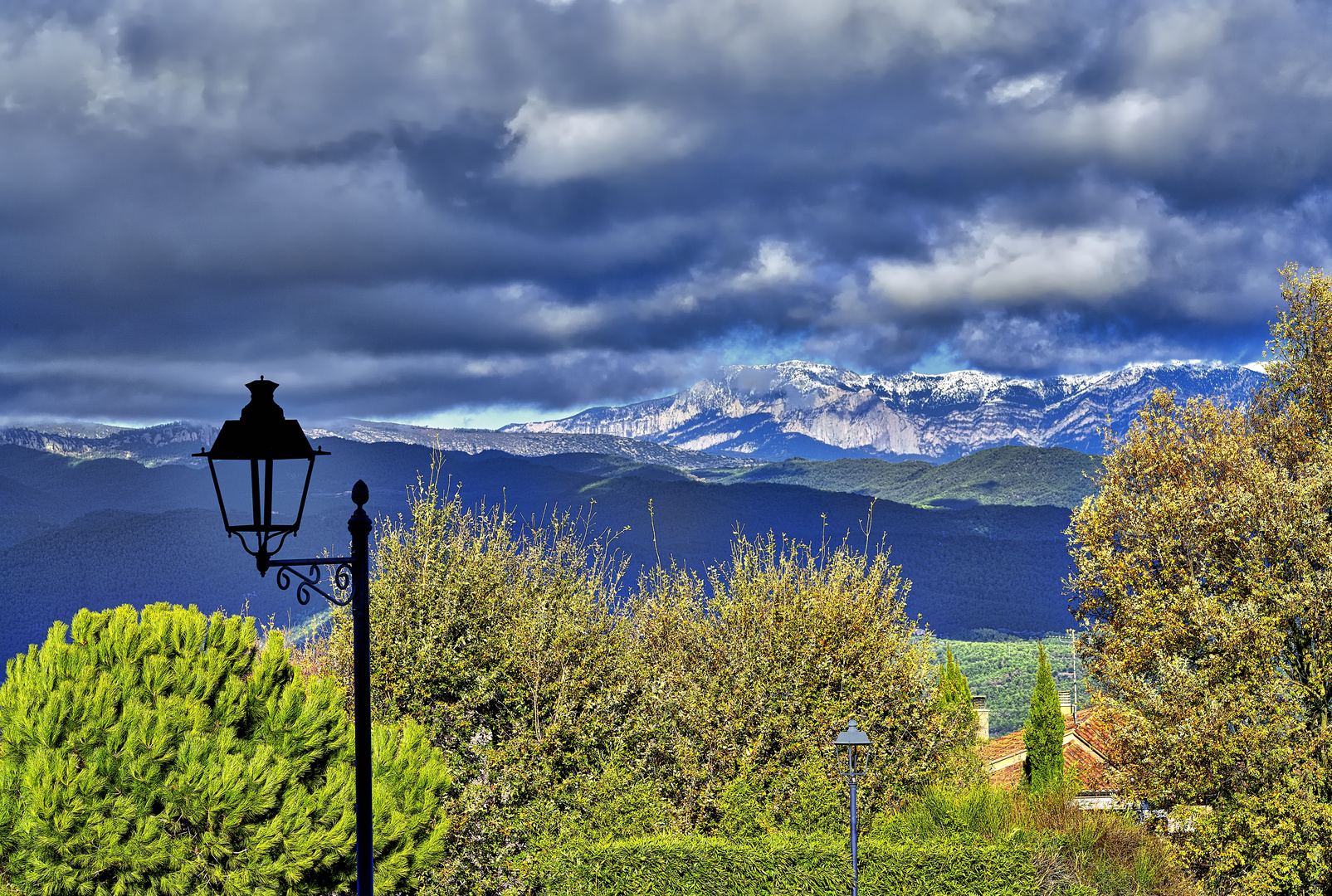 A través de la ventana