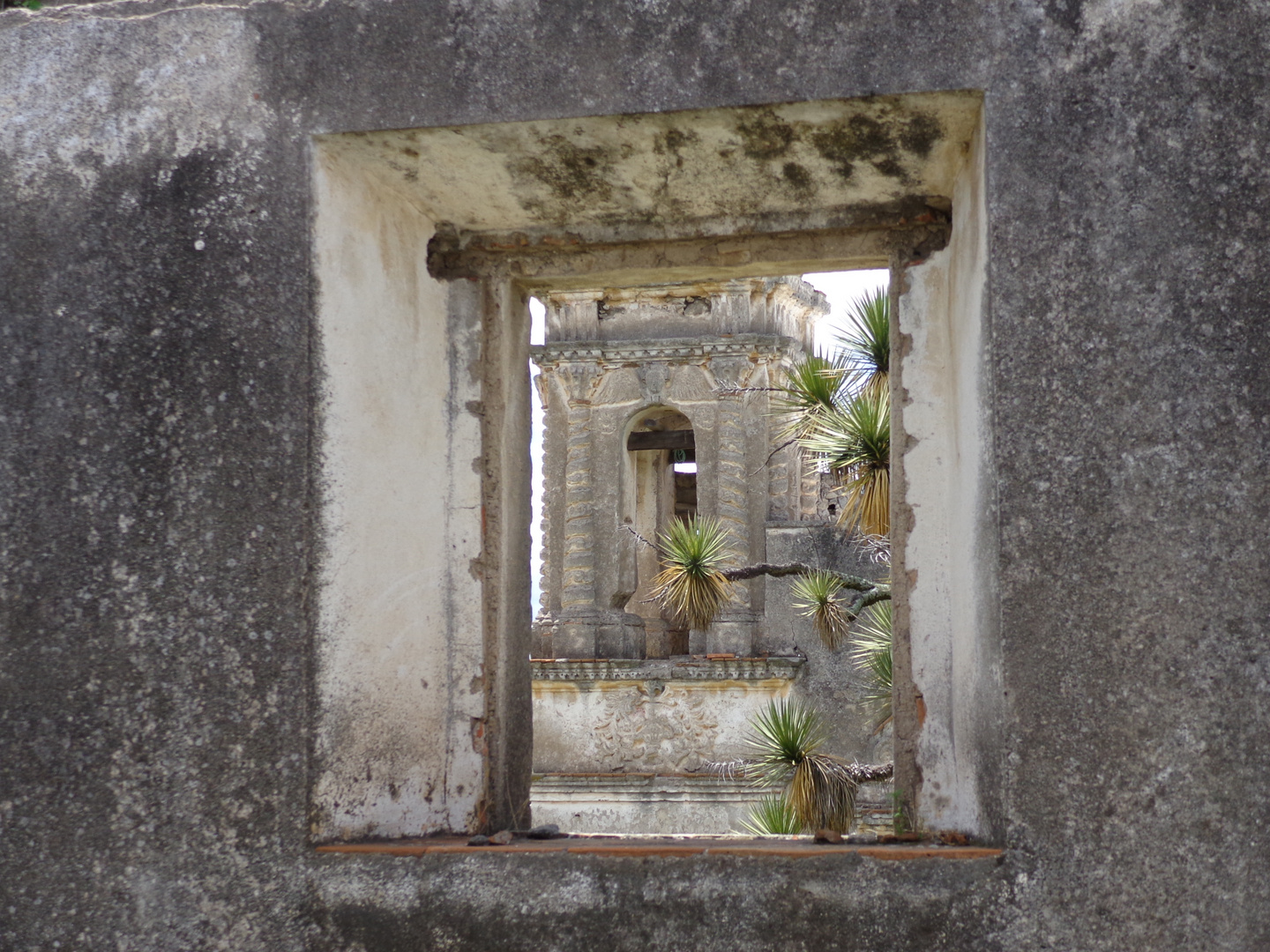 A través de la ventana