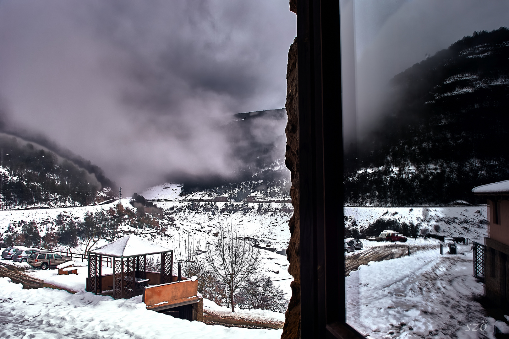 A través de la ventana