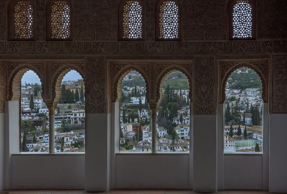 A TRAVÉS DEL CRISTAL.....