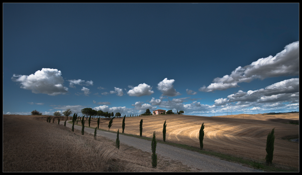 [  A U S Z E I T  ] clouds in tuscany | 03