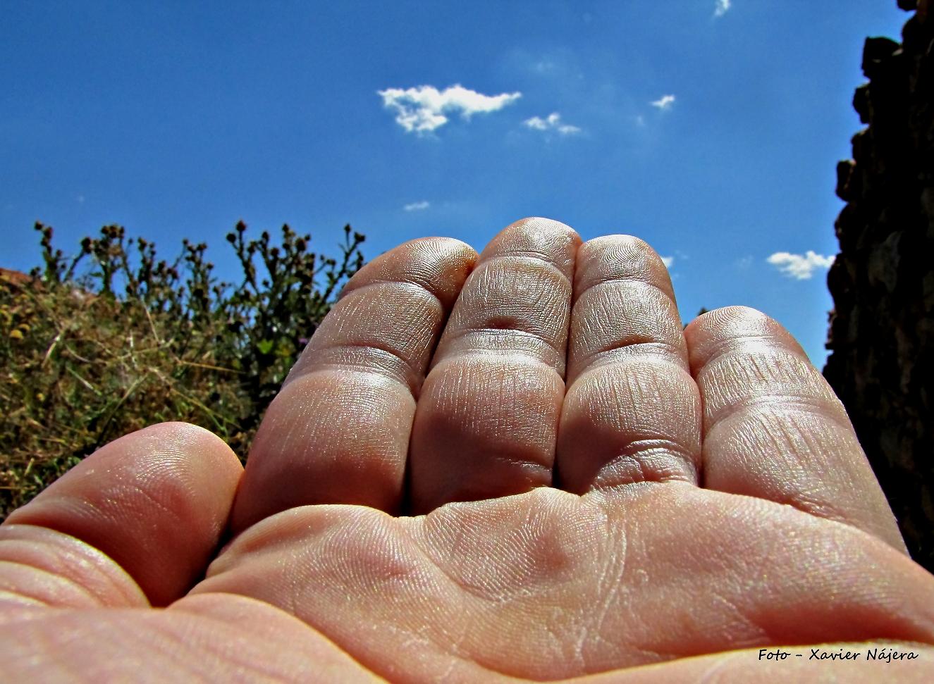 A una mano del cielo