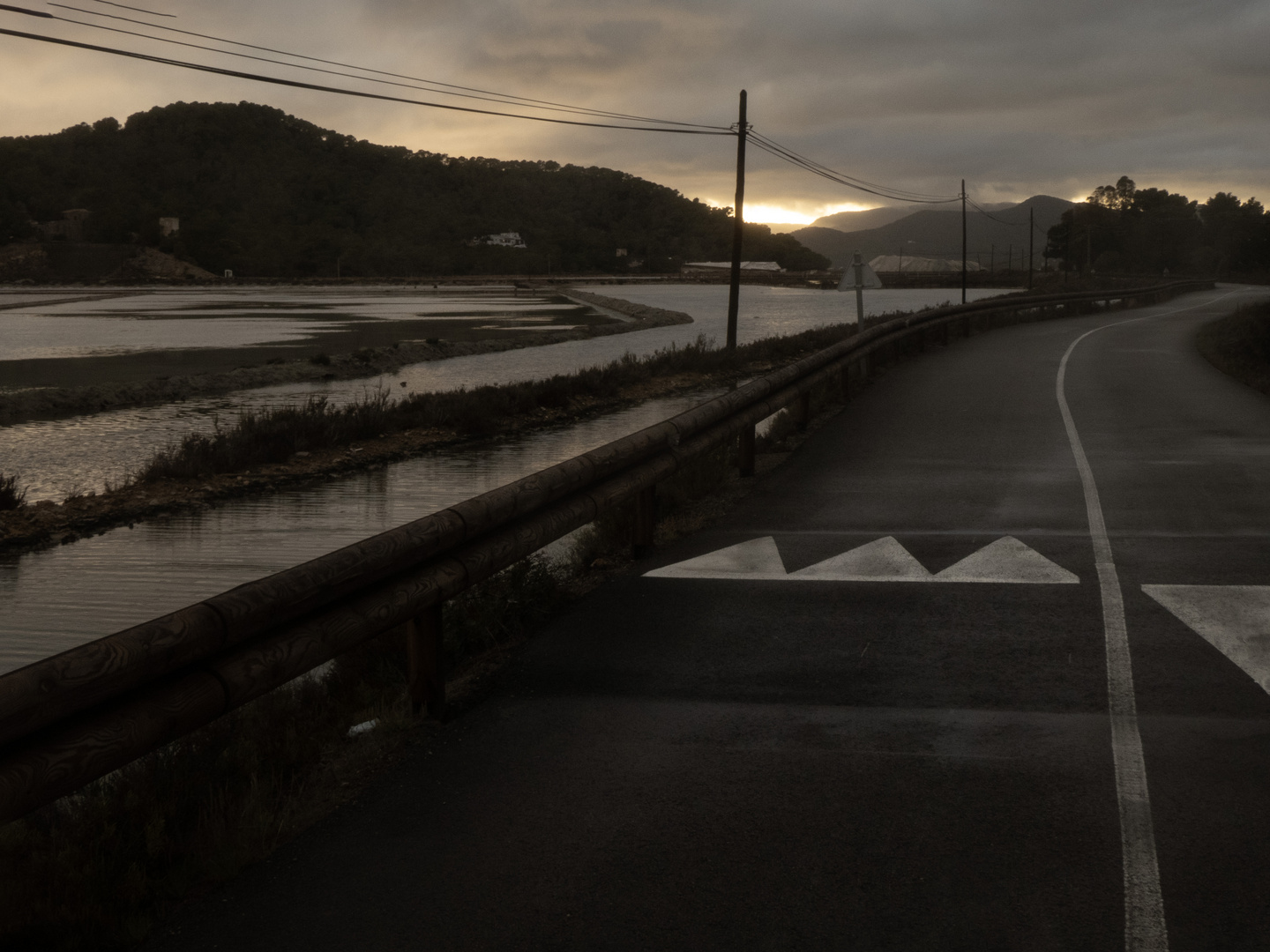 A vegades el color és blanc i negre.Capvespre  a les salines d'Eivissa