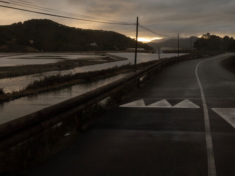 A vegades el color és blanc i negre.Capvespre  a les salines d'Eivissa