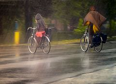 A vélo sous la pluie