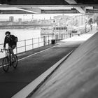 A vélo sous le pont !