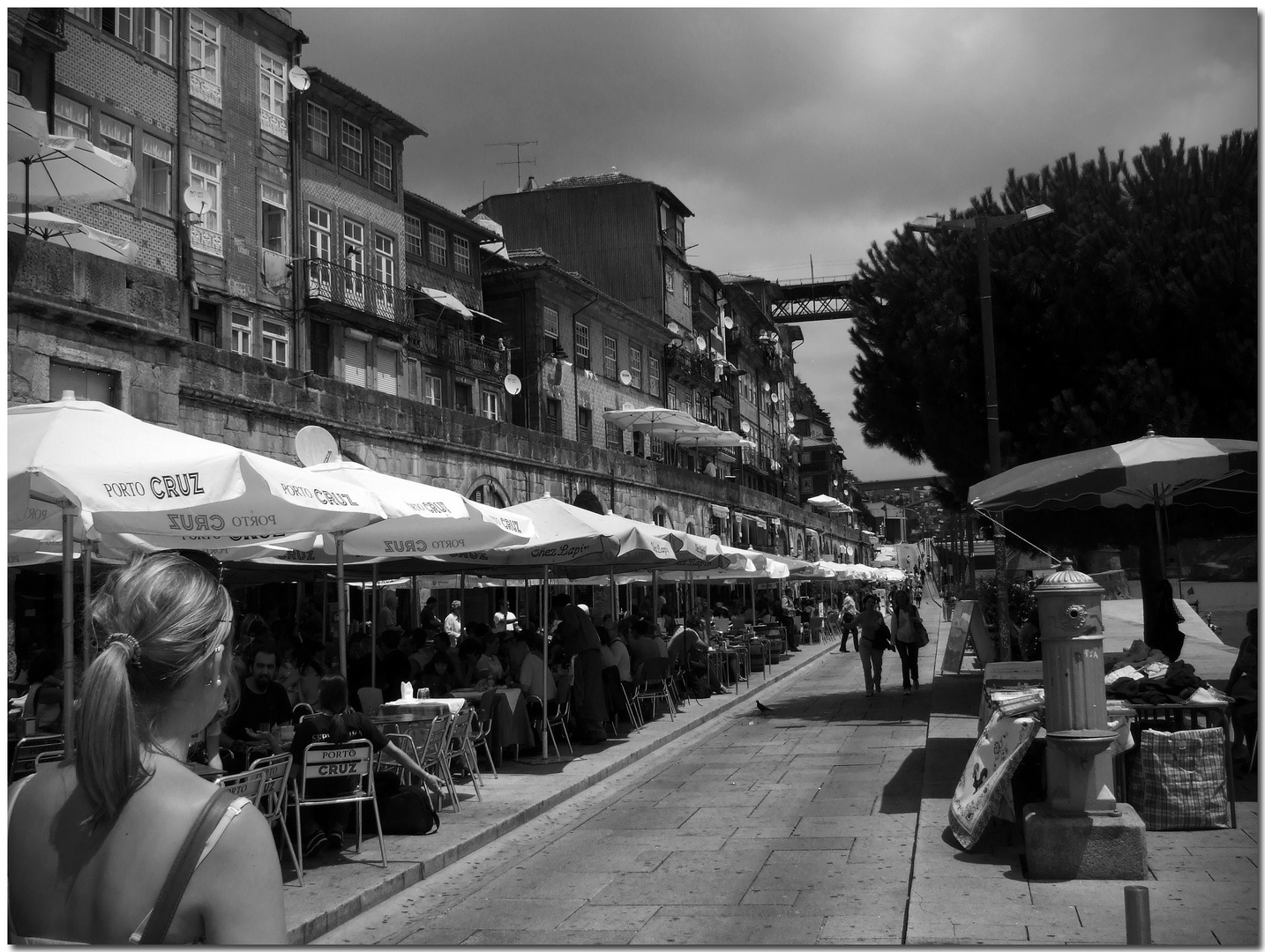 A vida na rua: sombras e iluminaçãos