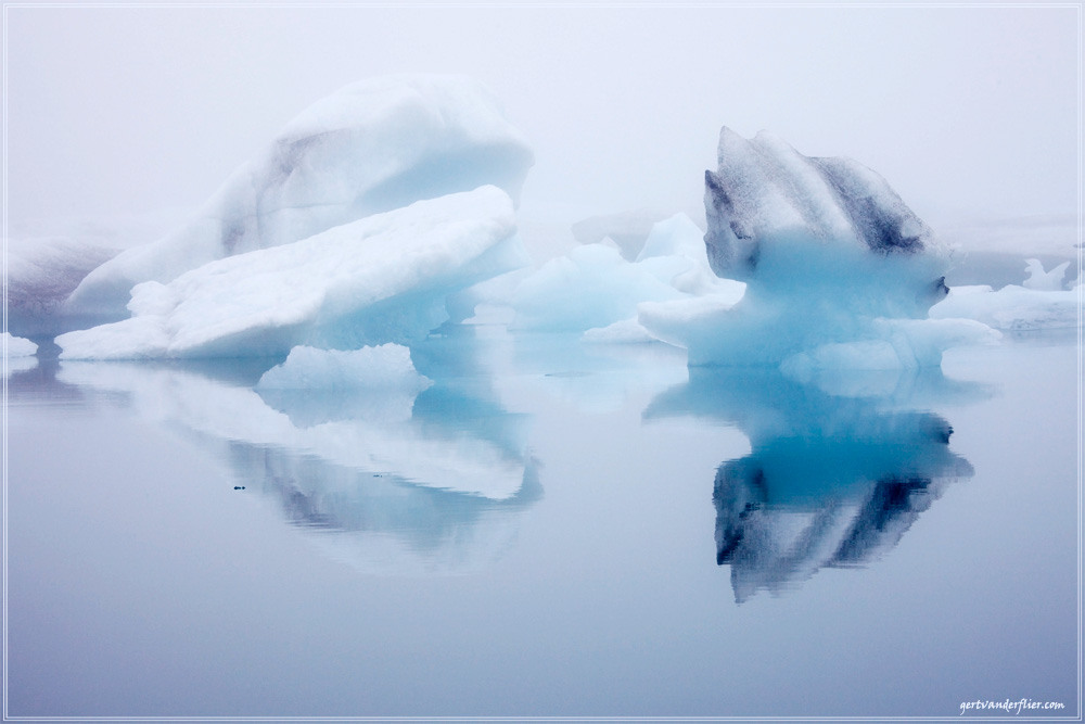 A view at the glacier lake Jokulsarlon.