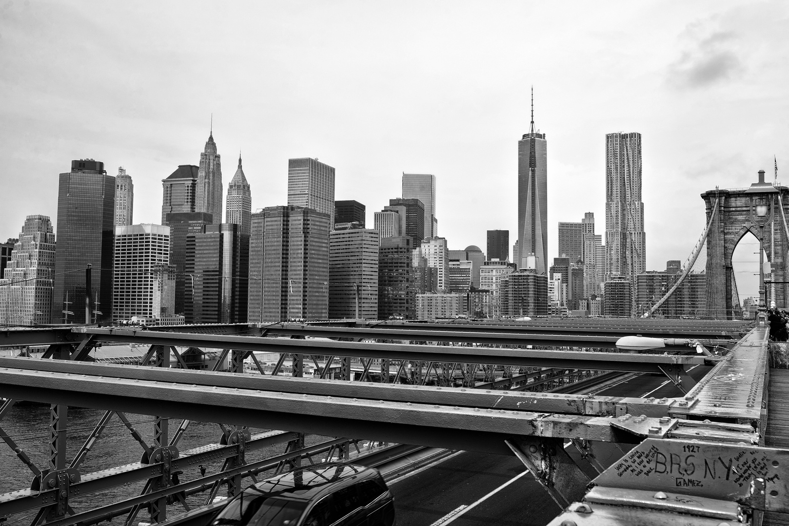 A view from the Brooklyn Bridge to the Manhattan Skyline