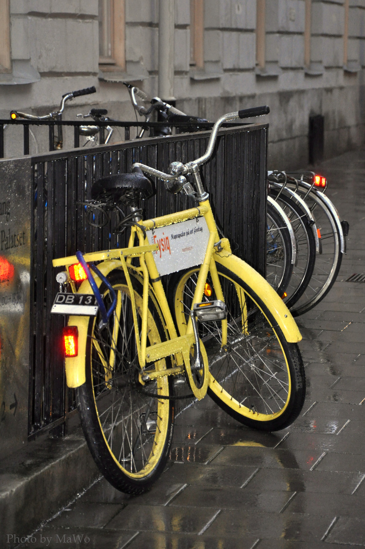 A YELLOW BIKE