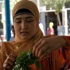 A young girl selling fruits in Dushanbé/Tadjiquistan