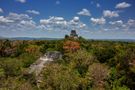 Temples Mayas sur le site de Tikal. by Philippe TROESCH