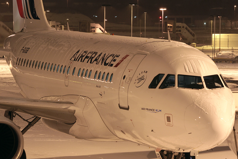 A318-100 Air France F-GUGB "new colours"²