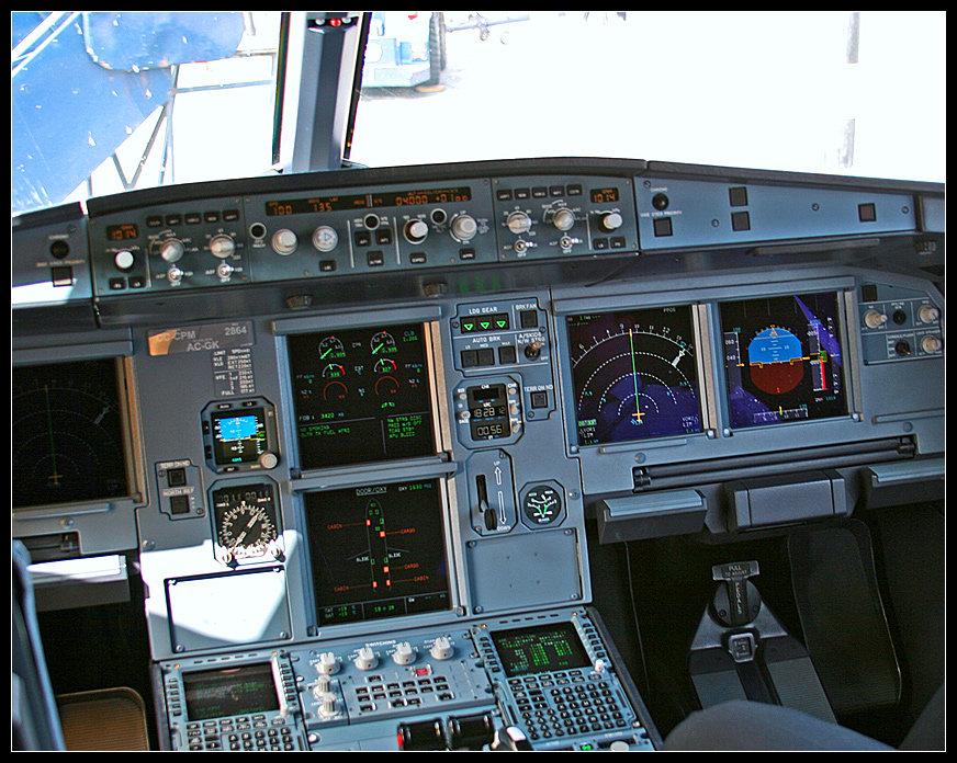 A319 Cockpit LAN Airlines