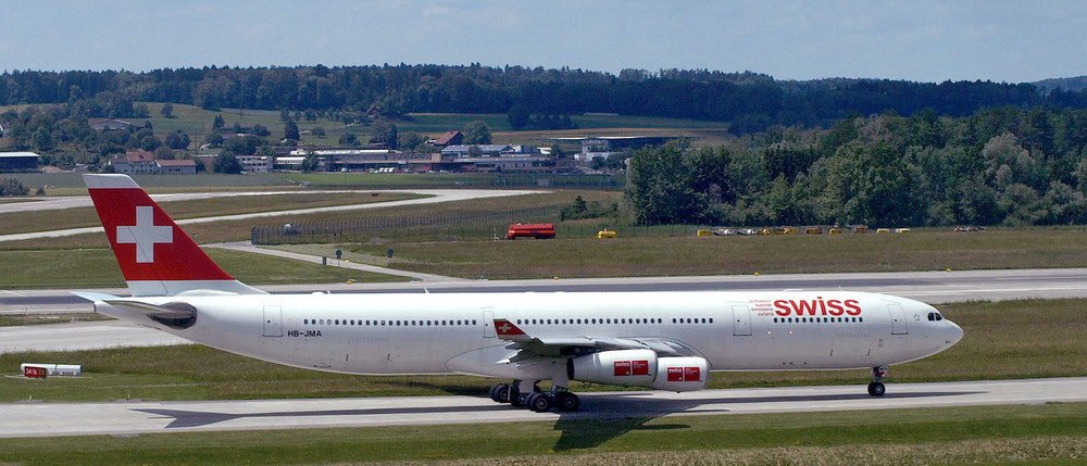 A340-300 (HB-JMA) als Flug LX242 ab ZRH