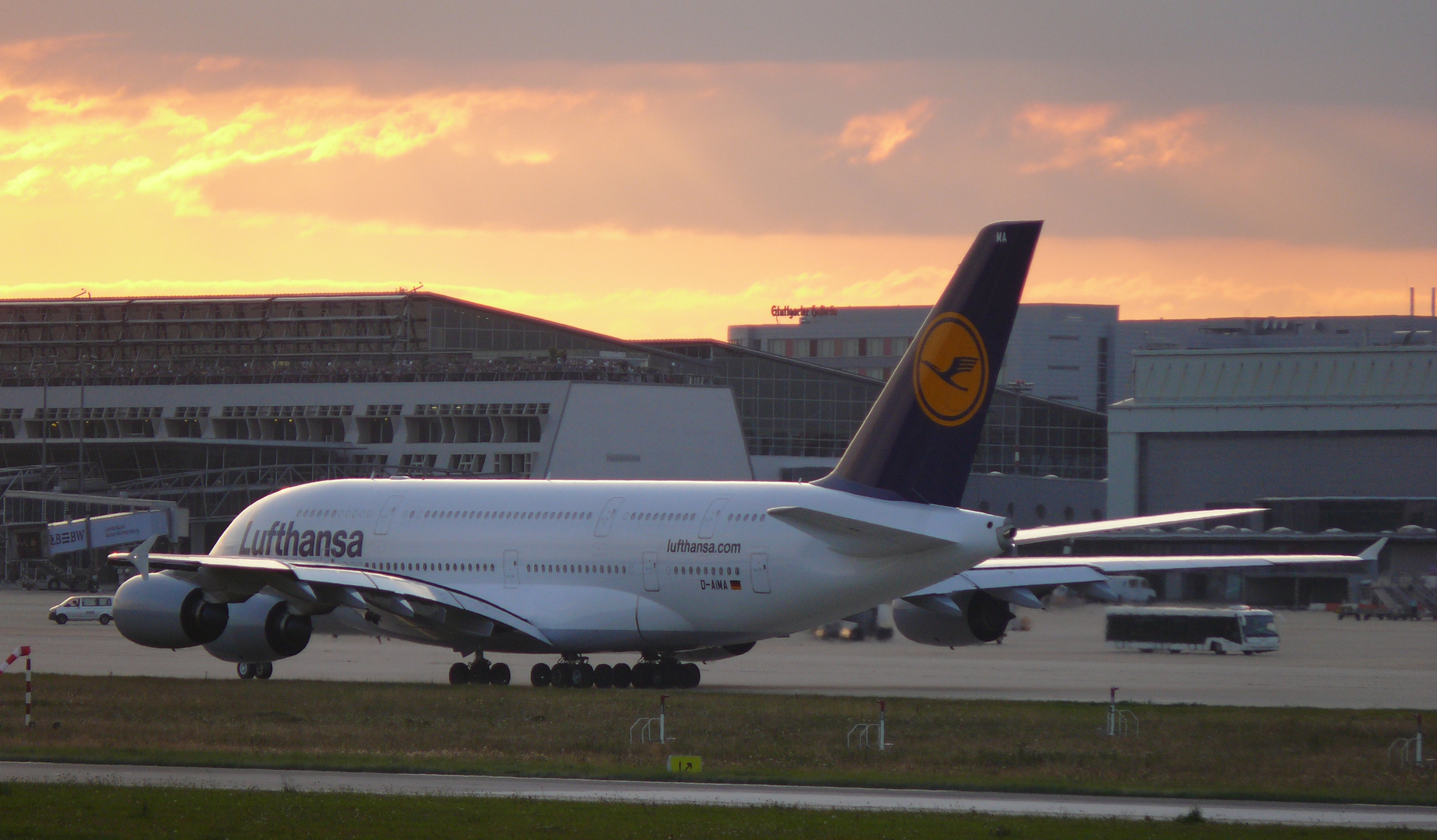 --- A380 Abendsonne . ---