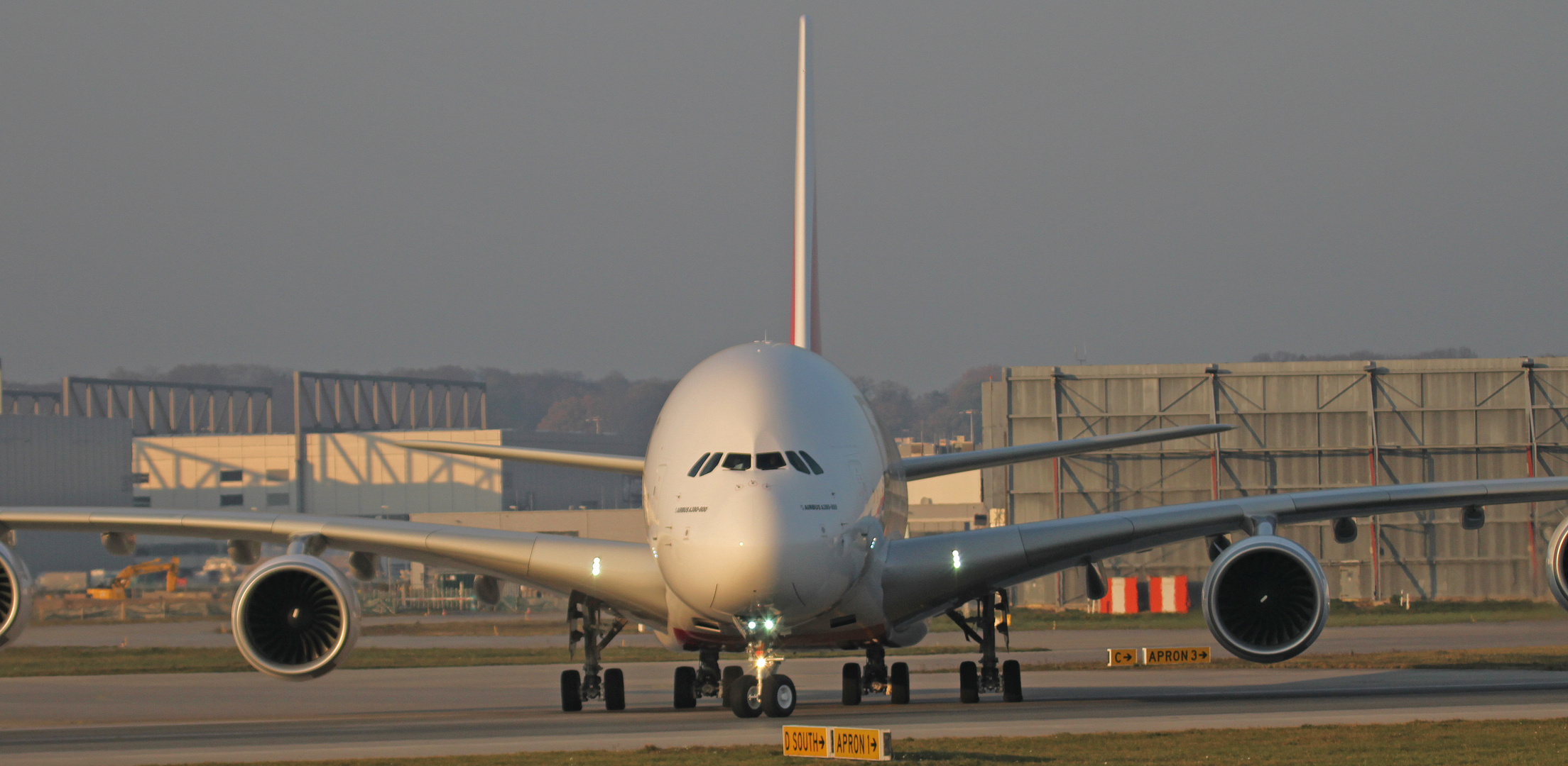 A380 auf der Rollbahn2