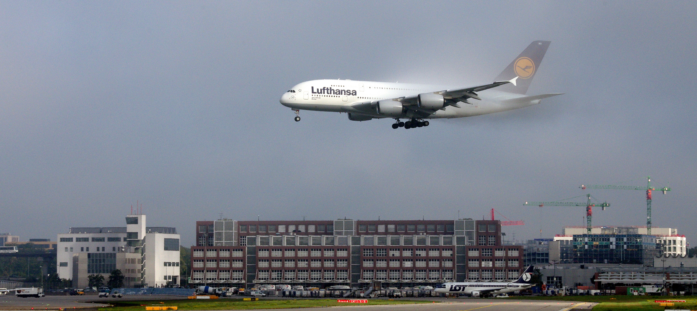 A380 aus dem Nebel