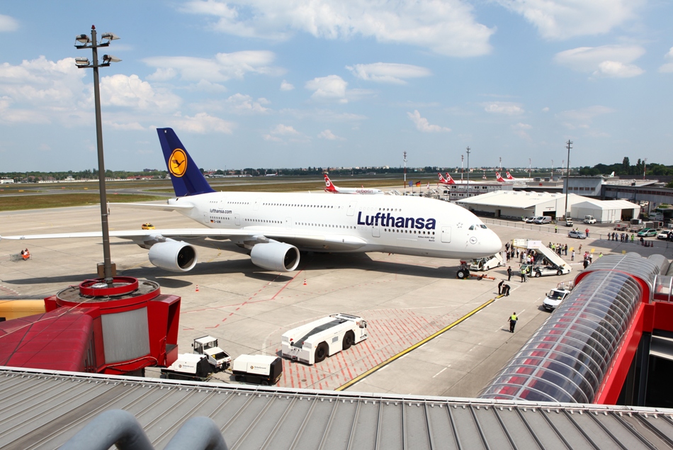 A380-BERLIN_in Berlin-Tegel