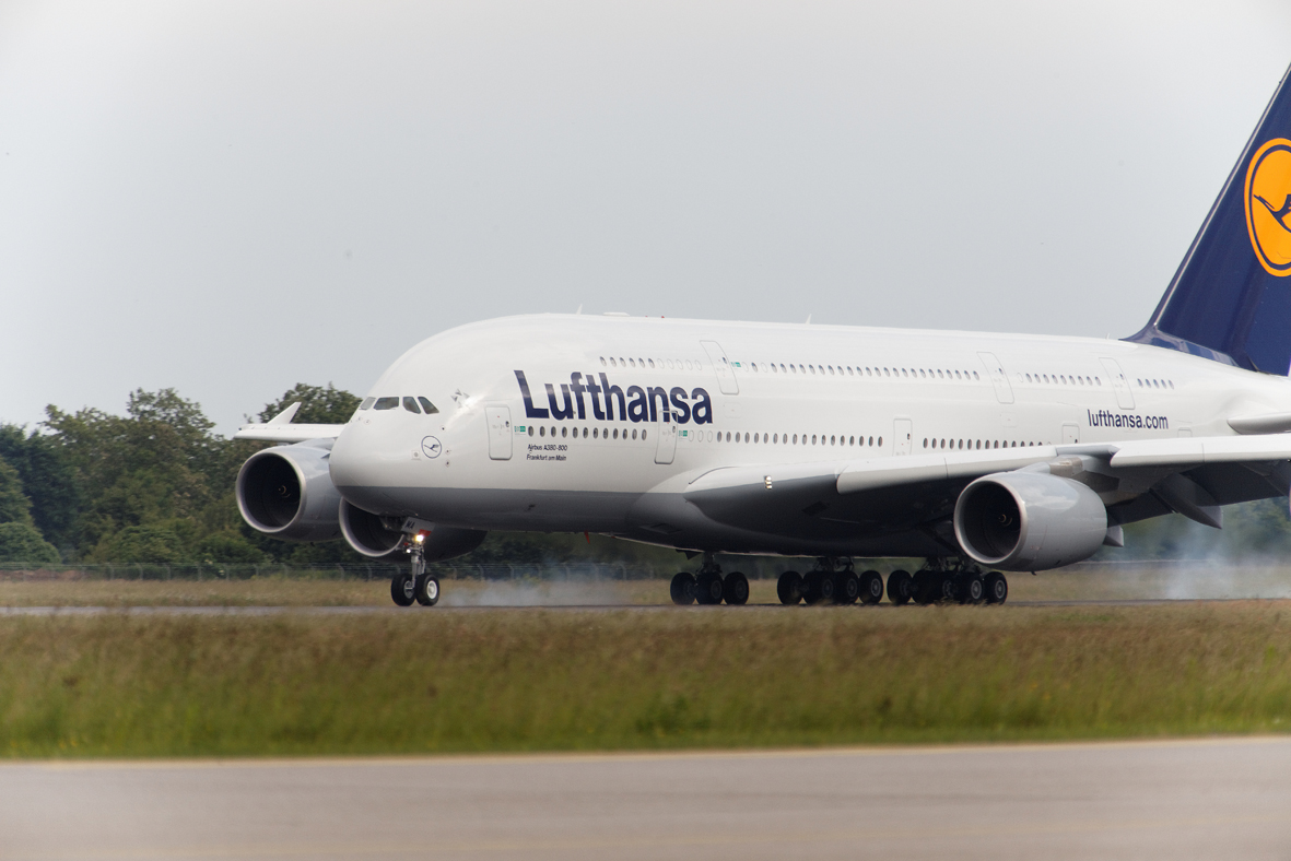 A380 Erstlandung am FKB 31.05.2010 I